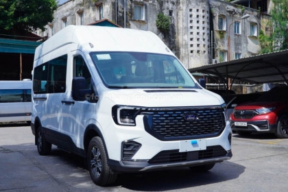 Luxury car, Ford transit 16 seater car rental Da Nang
